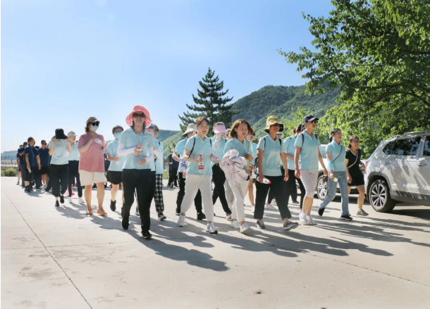 增強團隊合力 展示泓源風(fēng)采 ——泓源公司開(kāi)展登山比賽活動(dòng)(圖2)